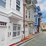 Charming Bright Modern Design 1Bd Home #282