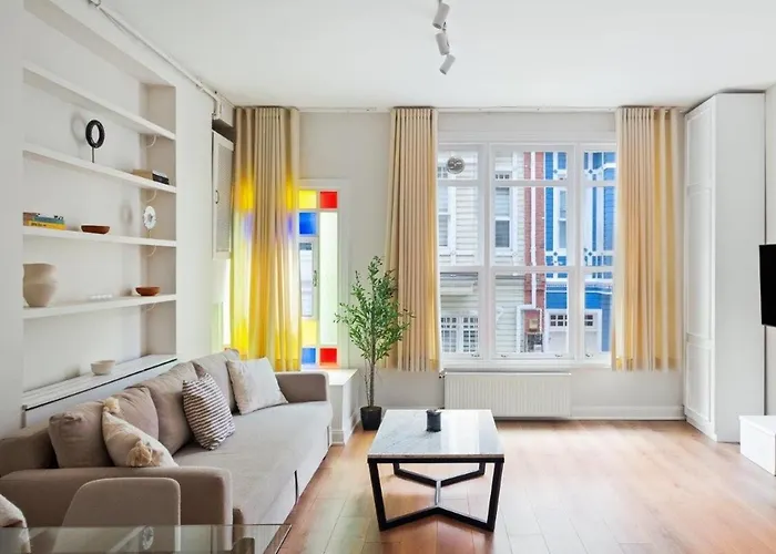 Charming Bright Modern Design 1Bd Home #282