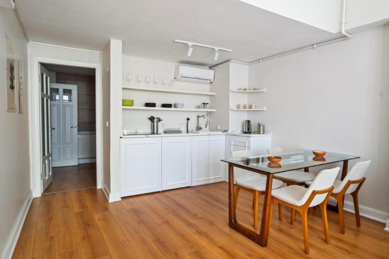 Charming Bright Modern Design 1bd #282 Daire